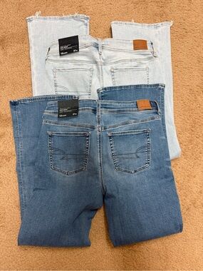 2-pair american eagle outfitters Women's Jeans - Light Wash & Medium Blue